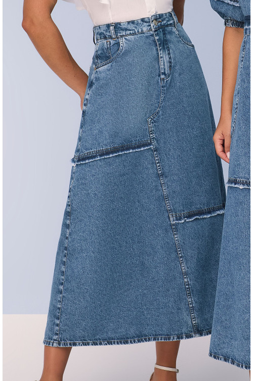 28137- SAIA EVASE JEANS COM RECORTES E DESFIADOS 85CM