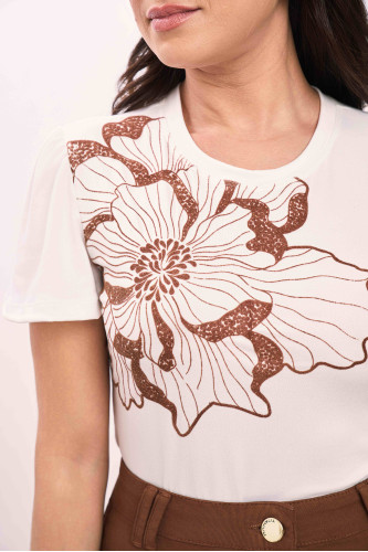 T-SHIRT DE MALHA  COM ESTAMPA TEXTURIZADA 