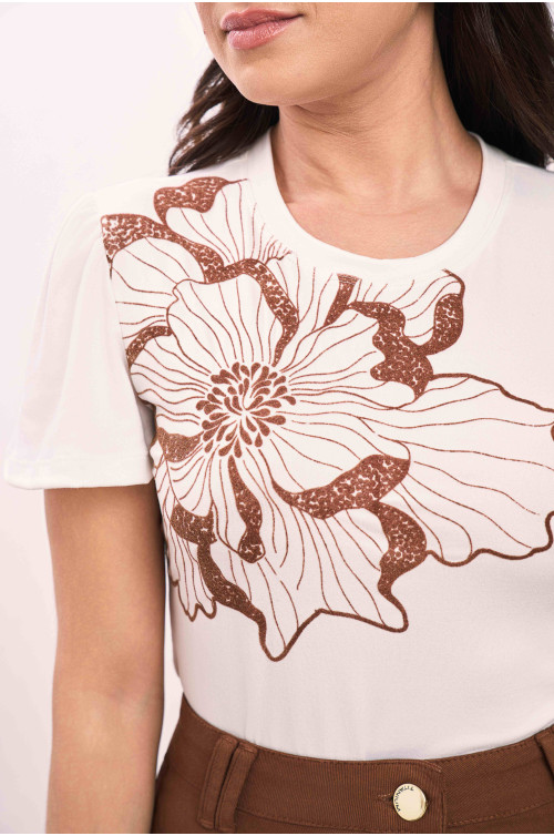 T-SHIRT DE MALHA COM ESTAMPA TEXTURIZADA T-SHIRT DE MALHA COM ESTAMPA TEXTURIZADA